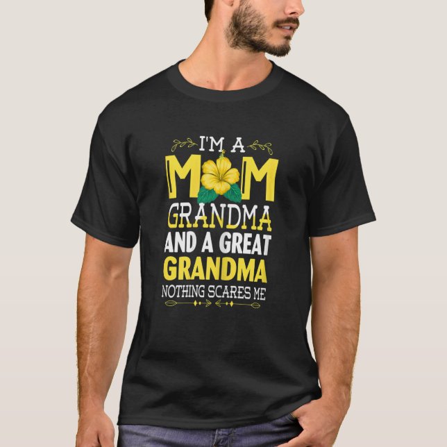 Womens I'm A Mom Grandma Great Nothing Scares Me M T-Shirt (Front)