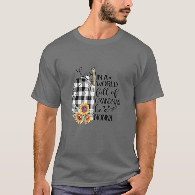 Womens In A World Full Of Grandmas Be A Nonna Hall T-Shirt (Front)