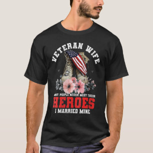 Womens Ki Proud Veteran Wife Costume Veteran Day V T-Shirt
