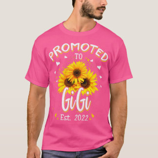 Womens Promoted To Gigi 2022 Sunflower Grandma Ann T-Shirt