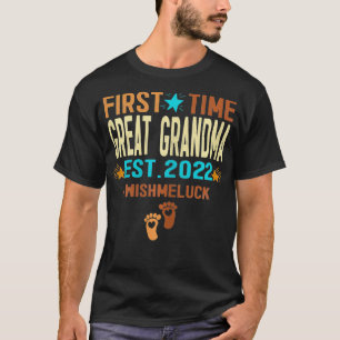 Womens Promoted To Great Grandma 2022 First Time G T-Shirt