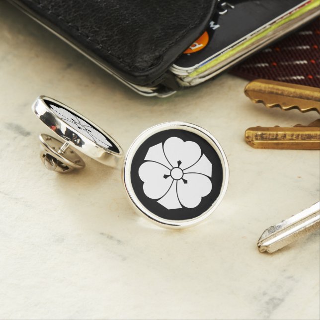 Wood sorrel with swords lapel pin (In Situ)