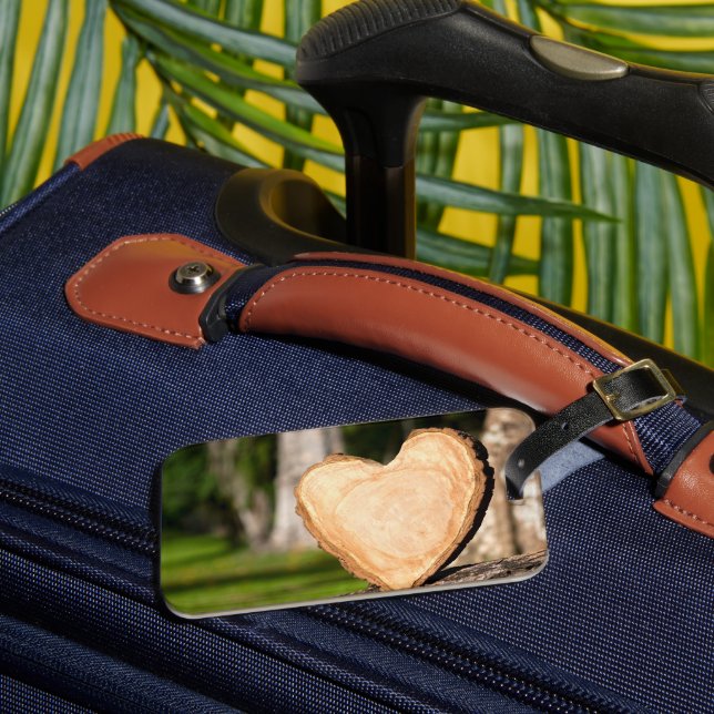 wooden heart luggage tag (Front Insitu 3)