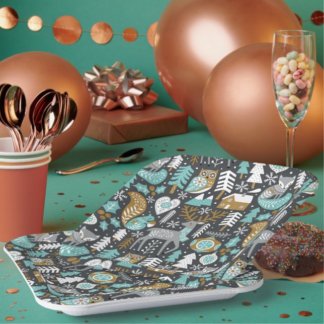 Woodland Animals Snowflakes Scandinavian Christmas Paper Plates (Multi)