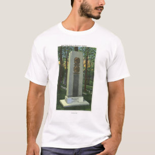 Woodlawn Cemetery, Mark Twain Gravestone Scene T-Shirt