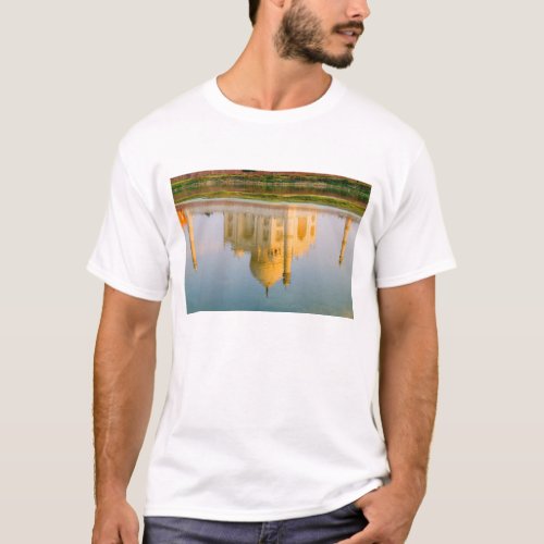 World famous Taj Mahal temple reflection at T_Shirt