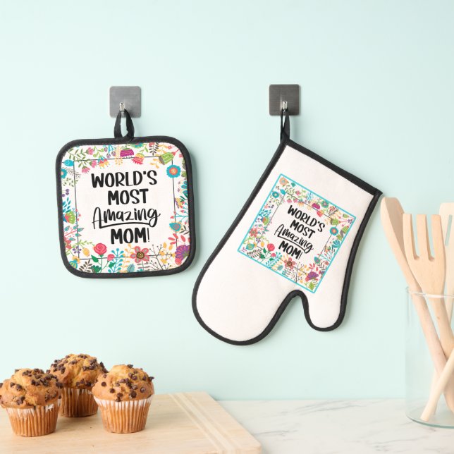 World's Most Amazing Mom  Oven Mitt & Pot Holder Set (Insitu(Hanging))