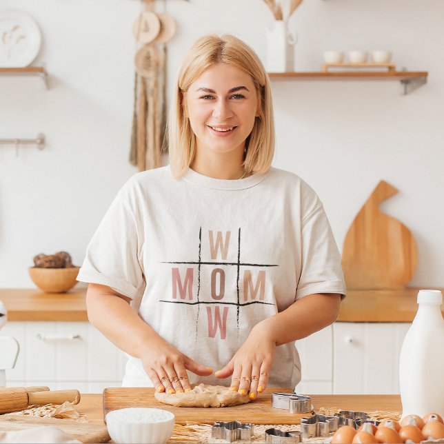 Wow mom tic tac toe funny and humorous mothers day T-Shirt (Wow mom tic tac toe board funny Mother’s Day gift.)