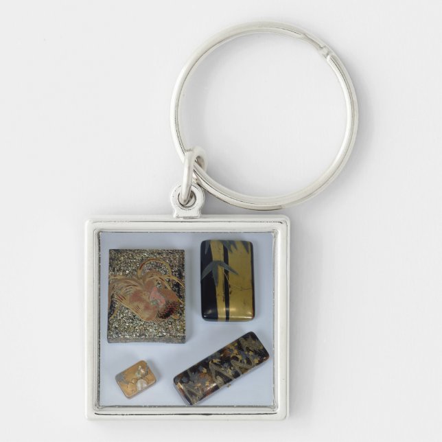 Writing case decorated with a cockerel keychain (Front)