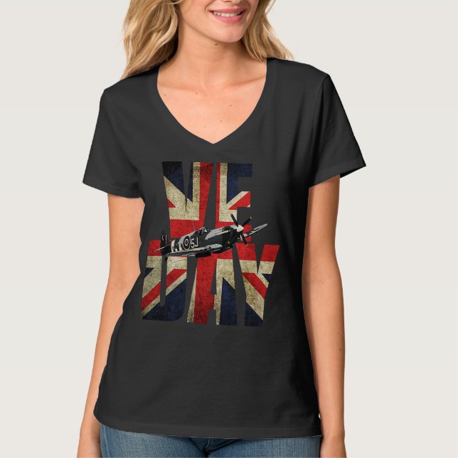 WW2 VE Day 75th SPITFIRE PLANE UNION JACK Victory  T-Shirt (Front)