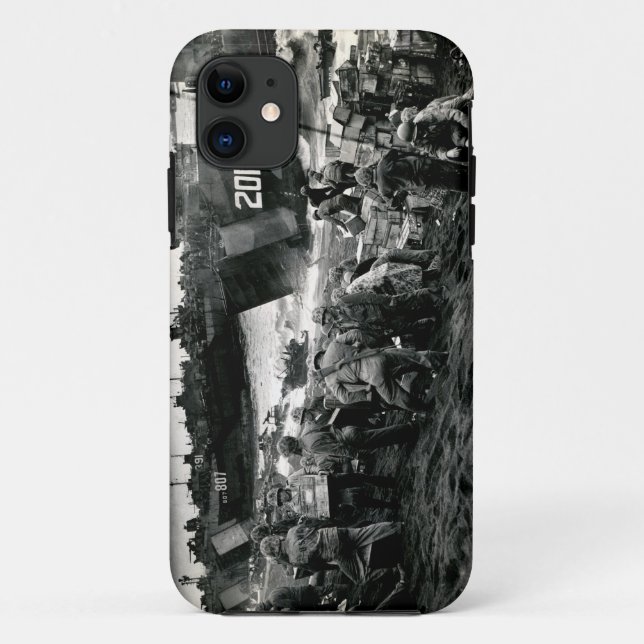 WWII Marines offload Supplies on Iwo Jima Case-Mate iPhone Case (Back)