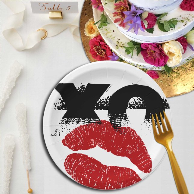 XO XO kiss me retro Paper Plates / BBQ, Fun Party (Creator Uploaded)
