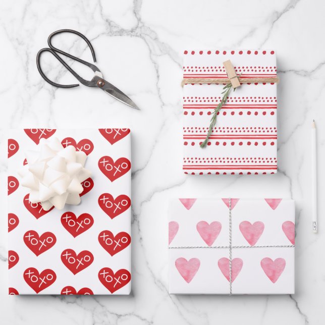 XOXO Hearts Valentine's Day Gifts Wrapping Paper Sheets (Front)
