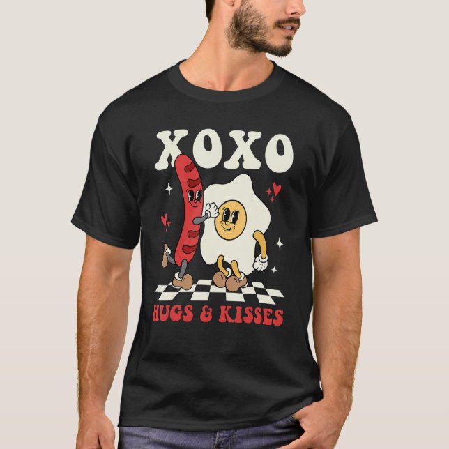 XOXO Hugs & Kisses Hot Dog Omelette Groovy Valenti T-Shirt (Front)