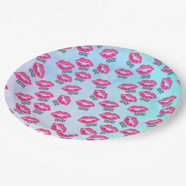 XOXO! Pattern with Sexy Pink Kissy Lips Paper Plates (Angled)