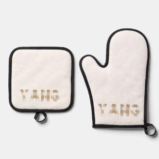 Yang Hmong Last Name Beige Plaid Oven Mitt & Pot Holder Set