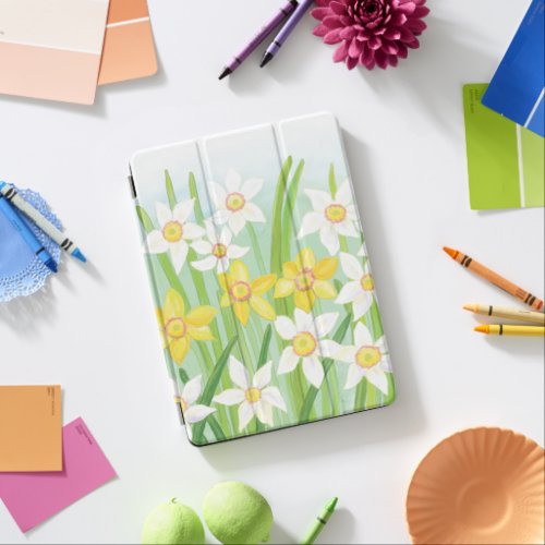 Yellow and White Daffodils in Spring   iPad Air Cover