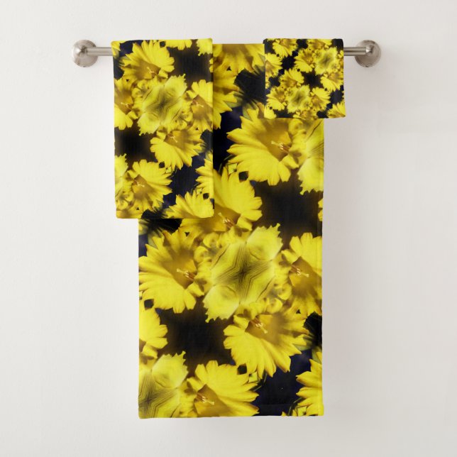 Yellow Daffodil Center Abstract Floral  Bath Towel Set (Insitu)