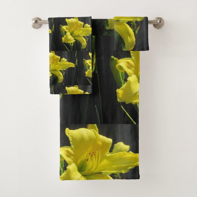 Yellow Day Lily Bath Towel Set (Insitu)