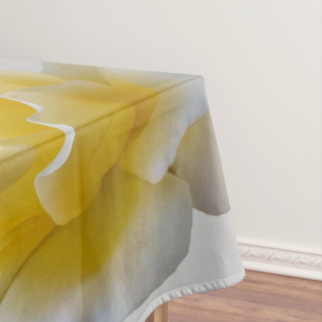 Yellow rose petals tablecloth (In Situ)