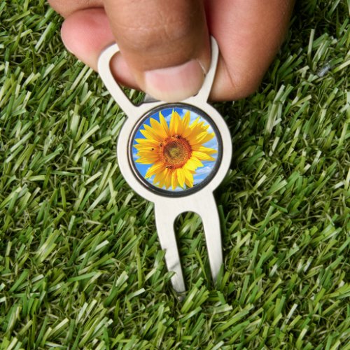 Yellow Sunflower and Bees Divot Tool