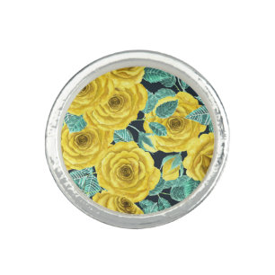 Yellow watercolor roses with leaves and buds patte ring