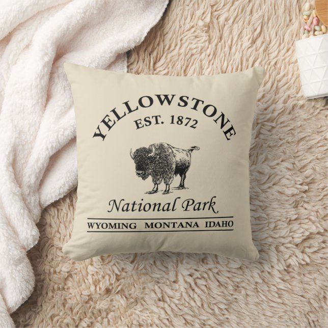 Yellowstone national park throw pillow (Blanket)