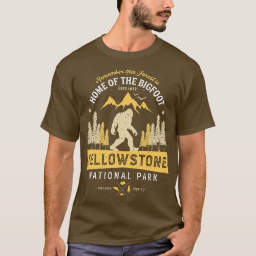 Yellowstone National Park Vintage Bigfoot Men Wome T_Shirt