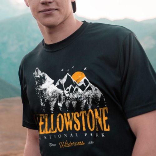 Yellowstone National Park Wolf Mountains Vintage T_Shirt