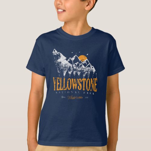 Yellowstone National Park Wolf Mountains Vintage  T_Shirt