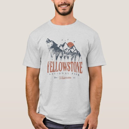 Yellowstone National Park Wolf Mountains Vintage T T_Shirt