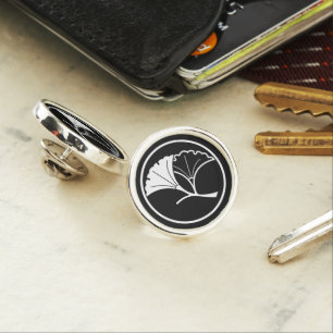 Yin and yang ginkgo leaves in threadlike ring lapel pin