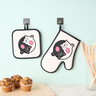 Yin Yang Sleeping Cats In Black And White  Oven Mitt & Pot Holder Set