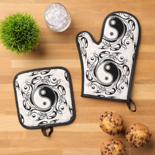 Yin & Yang Symbol Black and White Tattoo Style Oven Mitt & Pot Holder Set
