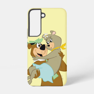 Yogi Bear Carrying Cindy Bear Samsung Galaxy S22 Case