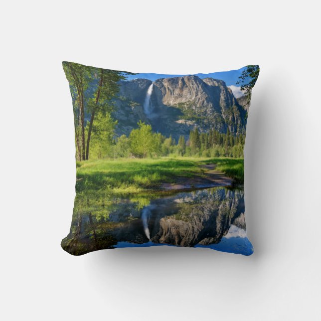 Yosemite Falls | Yosemite National Park Throw Pillow (Front)