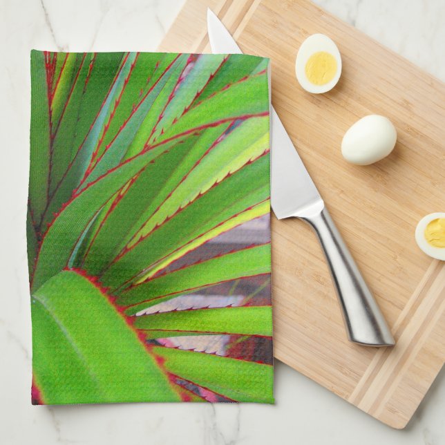 Young Screw Pine Towel (Quarter Fold)