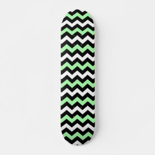 Zigzag patroon (zwart, groen, wit) skateboard deck