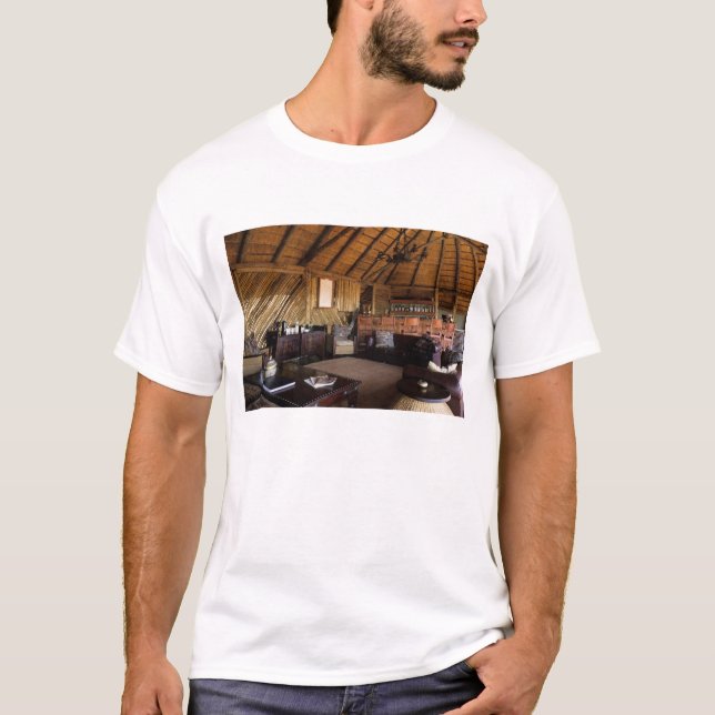 Zimbabwe, Hwange National Park, Linkwasha lodge. T-Shirt (Front)