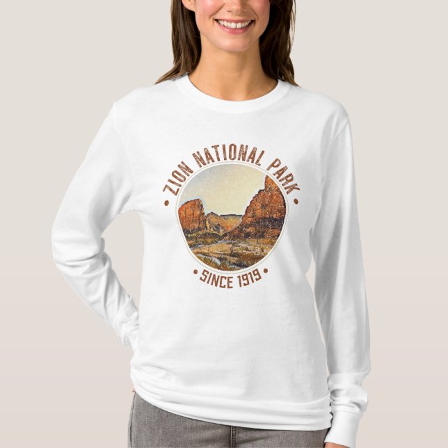 Zion National Park Utah USA Outdoors Distressed T-Shirt (Front)